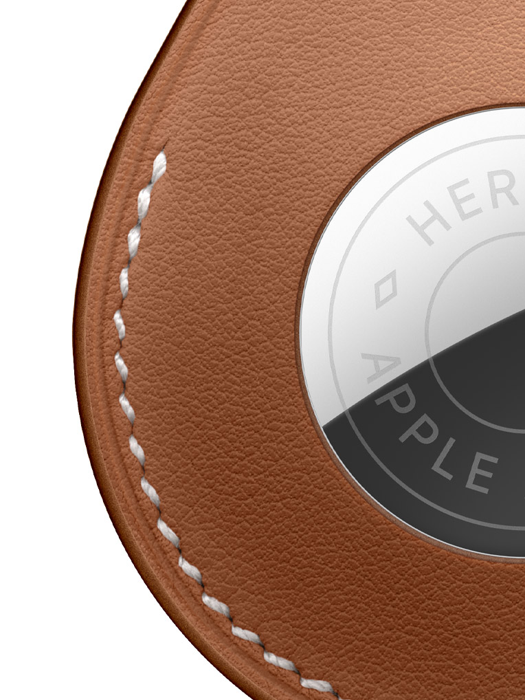 airtag_hermes_03__fl2m2skc8eye_large_2x